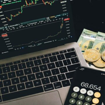 Analysts Rate Aptos And Bitcoin Spark As Game-Changers Crypto Investments